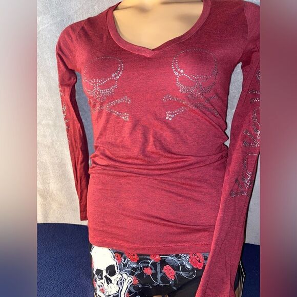 Sparkle Skull Crossbones Top - Picture 4 of 4